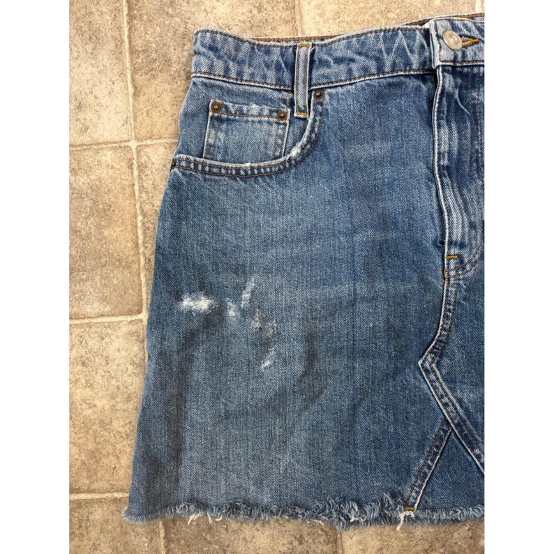 BDG Urban Outfitters Distressed Denim Mini Skirt Medium Wash Raw Hem Womens L image 5