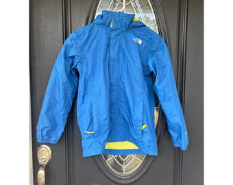 Chaqueta impermeable reflectante The North Face Resolve para niño, color azul y amarillo neón, talla M (10/12).
