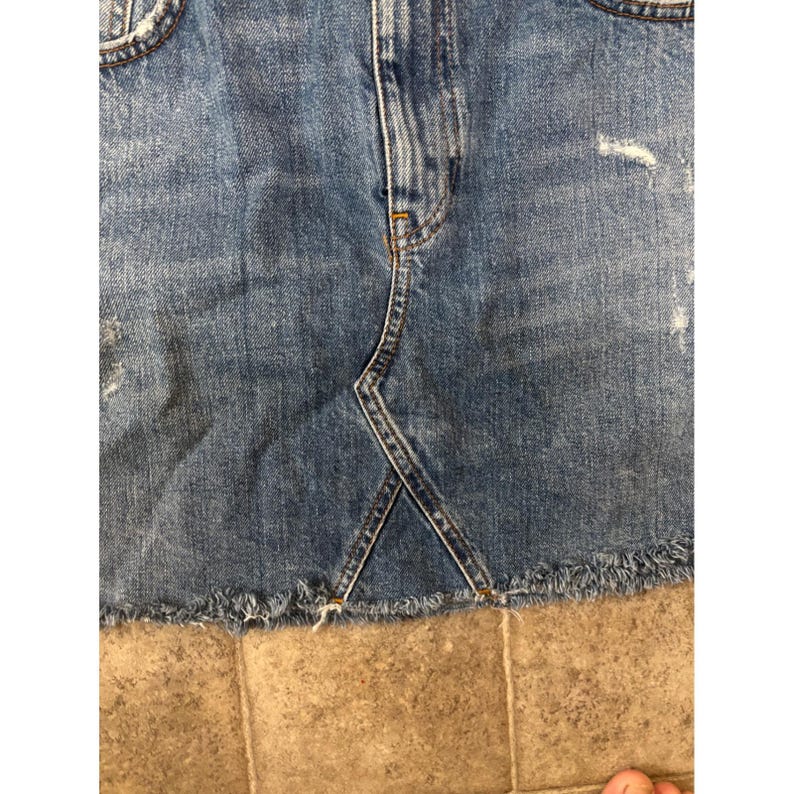 BDG Urban Outfitters Distressed Denim Mini Skirt Medium Wash Raw Hem Womens L image 4