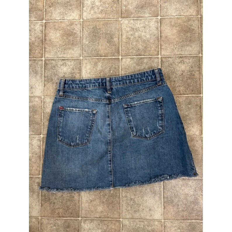 BDG Urban Outfitters Distressed Denim Mini Skirt Medium Wash Raw Hem Womens L image 8