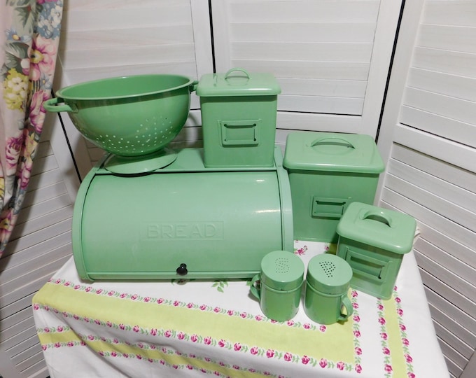 Vintage Retro Kitchen Set Canisters Bread Box Salt & Pepper Colander ...