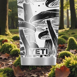 Graverad svampskog YETI Rambler isolerad rostfri stålmugg med MagSlider-lock – 20oz – Woodland Nature Cottagecore Gift bild 7