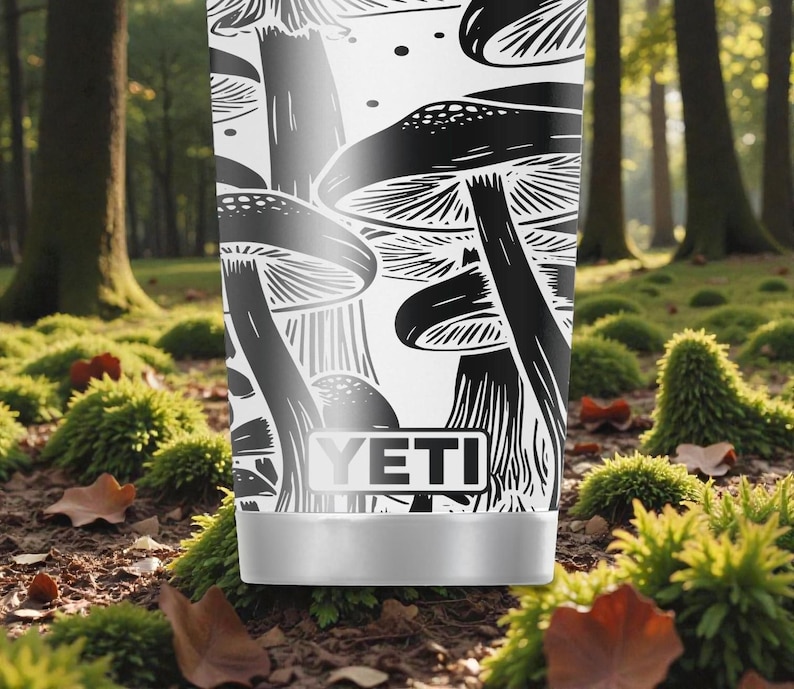 Graverad svampskog YETI Rambler isolerad rostfri stålmugg med MagSlider-lock – 20oz – Woodland Nature Cottagecore Gift bild 7