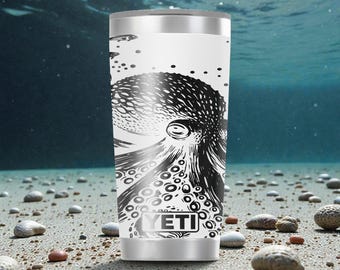Vaso YETI Rambler de acero inoxidable con tapa magnética y diseño de pulpo grabado, 20 oz, ideal como regalo náutico.