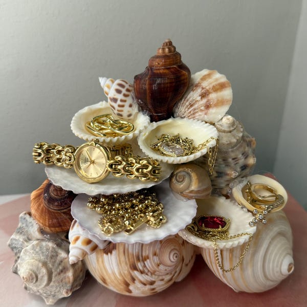 Handmade Seashell Jewelry Holder- Coastal Ring Display, Beach Vanity Organizer, Ocean-Inspired Storage Stand, Nautical Decor Gift for Her
