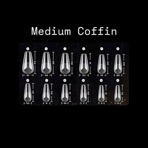 K&ouml;nnte beinhalten: Schwarzer Hintergrund mit einer Darstellung von mittelgro&szlig;en Sarg-f&ouml;rmigen Kunstn&auml;geln. Die Darstellung zeigt 11 verschiedene Nagelgr&ouml;&szlig;en mit Messungen in Millimetern. Der Text "Medium Coffin" steht oben.
