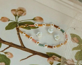 Daisy Chain Seed Bead Bracelet or Anklet Flowers of the Meadow