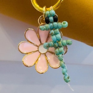 Beaded Lizard Keychain: Teal Animal Charm with Flower