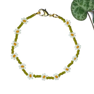 Handmade Daisy Chain Seed Bead Bracelet: Boho Y2K Accessory