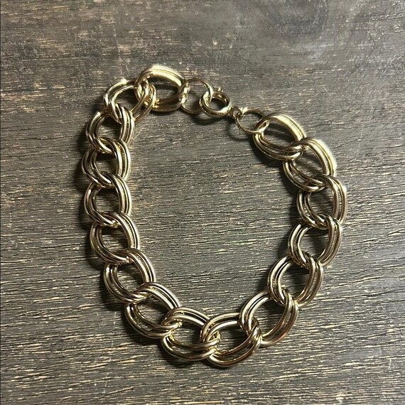 Elegant Gold Chain Bracelet