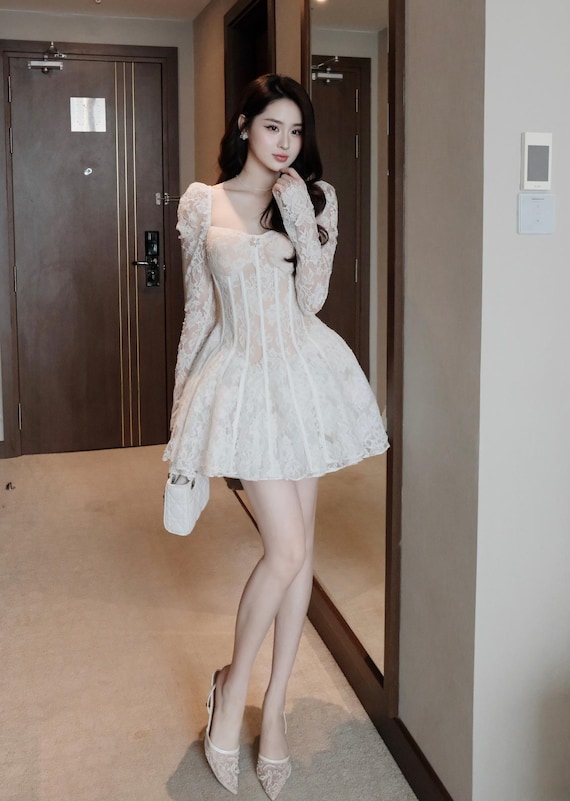 long sleeve corset mini dress Amyway - Long-Sleeve Sweetheart Neckline Feel like a million dollars in our stunning off the shoulder Annika mini dress ONLY Corset Detail Long Sleeve