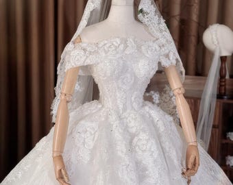 Vestido de novia de gala con hombros descubiertos, vestido de novia de encaje Chantilly, mangas cortas, estilo princesa.