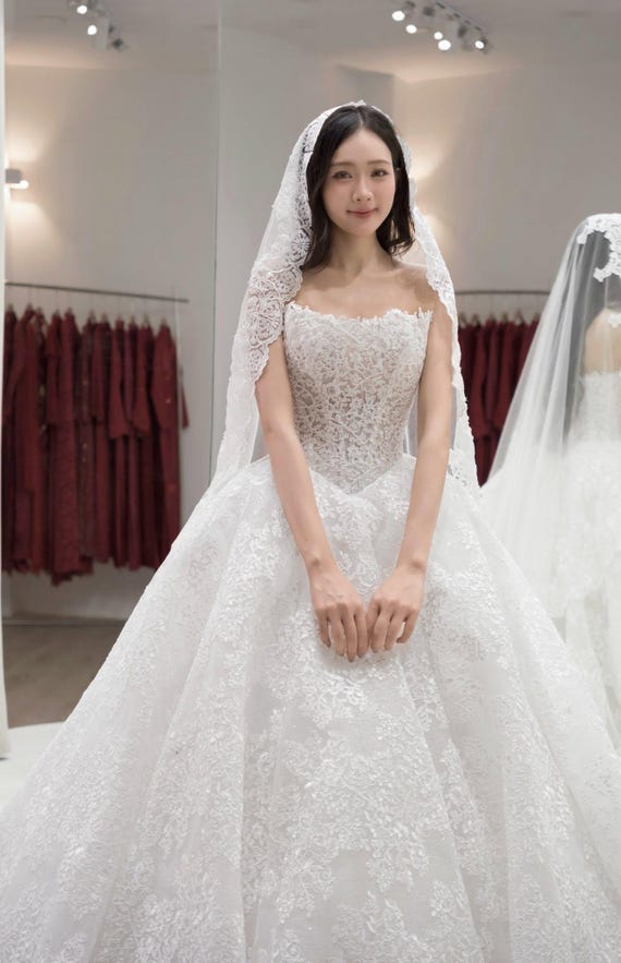 Classic Lace Wedding Dress, Square Neck Ball Gown, Modest Vintage Bridal Train
