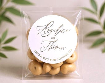 Metallic Foil Wedding Stickers: Shiny Gold Round Favor Labels