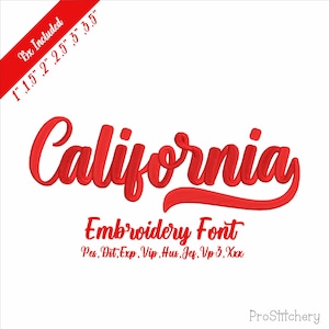 Könnte beinhalten: Ein roter, gestickter Schriftzug mit dem Wort California, sowie der Text Embroidery Font und Dateiformate Pes, Dst, Exp, Vip, Hus, Jef, Vp3, Xxx. Ein rotes diagonales Banner zeigt Bx Included in den Größen 2,54 cm, 3,81 cm, 5,08 cm, 6,35 cm, 7,62 cm, 8,89 cm.