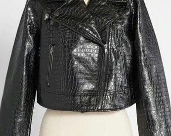 ModCloth Damen Kunstleder Moto Jacke - Schwarze Krokodilprägung.