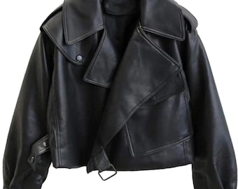 Schwarze übergroße Leder-Bikerjacke für Damen, Moto-Mantel mit Gürtel, stilvolle Oberbekleidung.