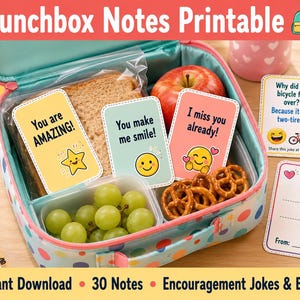 Peut inclure: Un ensemble de notes imprimables pour boîte à lunch comprenant des cartes colorées avec des messages d'encouragement, des blagues et des espaces vides pour écrire. Les cartes incluent des phrases comme You are AMAZING, You make me smile et I miss you already, avec des illustrations d'étoiles, d'emojis et un vélo.