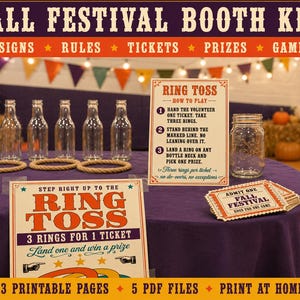 Könnte beinhalten: Ein Herbstfest-Stand-Set mit druckbaren Schildern, Regeln, Tickets und Spielanleitungen. Das Set enthält ein Ringwurf-Schild, ein Spielanleitungs-Schild und einen Stapel Tickets, präsentiert mit sechs Glasflaschen und drei Seilringen.