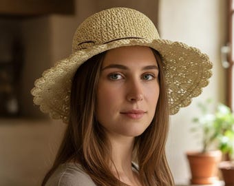 Kapelusz słomkowy z szerokim rondem i falowanym brzegiem. Elegancki, letni kapelusz przeciwsłoneczny. Szykowny dodatek na zewnątrz. Przemyślany prezent dla mamy.