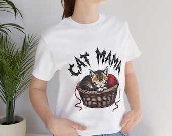 Koszulka „Mama Kota”, śpiący kotek w koszyku, przytulny T-shirt dla mamy zwierzaka