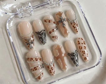 Uñas postizas con estampado de leopardo gótico, uñas postizas punk con cruz cromada 3D, uñas postizas hechas a mano con estampado animal marrón nude, regalo personalizado para uñas estilo cyber Y2K