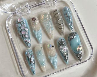 Uñas postizas de sirena cyberpunk: Uñas postizas de aguja con forma de medusa cromada plateada