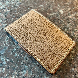 Cartera de cuero Money Clip hecha con cuero texturizado de fútbol
