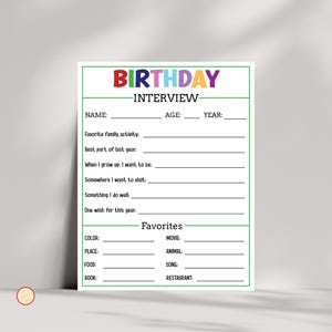 Puede incluir: Un imprimible de entrevista de cumpleaños blanco con un borde verde. La palabra "BIRTHDAY" está en letras coloridas en la parte superior. La entrevista incluye secciones para nombre, edad, año, actividades favoritas y favoritos.