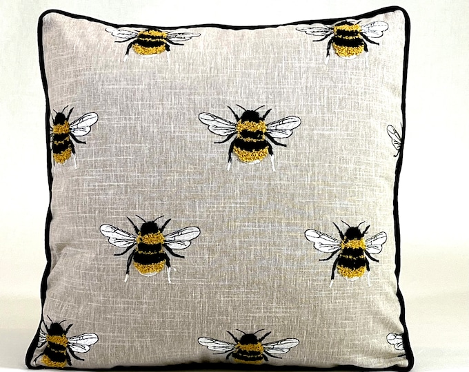 Bumblebee and dots pillow cover