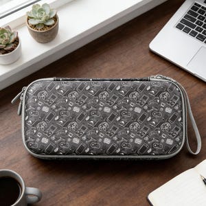 Retro Gaming Pattern Switch Case OLED Lite, Nostalgische Dunkelgraue Tragetasche, Vintage Tech Gamer Tasche, Reise Hartschalen Konsole Geschenk