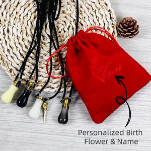 Bolsa de regalo de flores de nacimiento personalizada con collar colgante de calabaza de ágata, regalo de recuerdo con nombre personalizado para ella