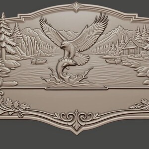 K&ouml;nnte beinhalten: Detaillierte Reliefschnitzerei, die einen Adler mit ausgebreiteten Fl&uuml;geln zeigt, der einen Fisch h&auml;lt, vor einer Berg- und Seenlandschaft. Das Design umfasst B&auml;ume, eine H&uuml;tte und dekorative Schn&ouml;rkel, alles in einer neutralen Farbe.