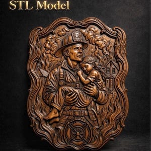 Könnte beinhalten: Detaillierte Holzreliefskulptur, die einen Feuerwehrmann zeigt, der ein Kind aus einem brennenden Gebäude trägt. Die Skulptur ist mit einem dekorativen Rahmen versehen und trägt oben den Text "STL Model". Der Feuerwehrmann trägt einen Helm und eine Uniform.
