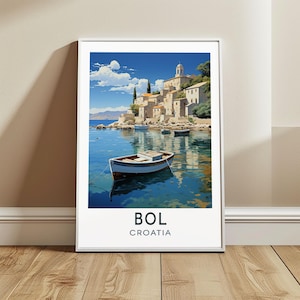 Könnte beinhalten: Gerahmter Kunstdruck mit einer Küstenlandschaft in Bol, Kroatien. Das Kunstwerk zeigt ein weißes und braunes Boot im türkisfarbenen Wasser, mit einem Dorf auf einem Hügel unter blauem Himmel. Der Text "BOL CROATIA" ist unten zu sehen.