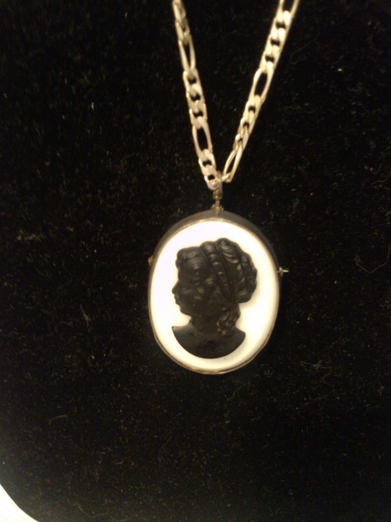 Black Caneo on Glass set in Sterling on 30 Figaro Sterling Chain both Brooch /& Necklace