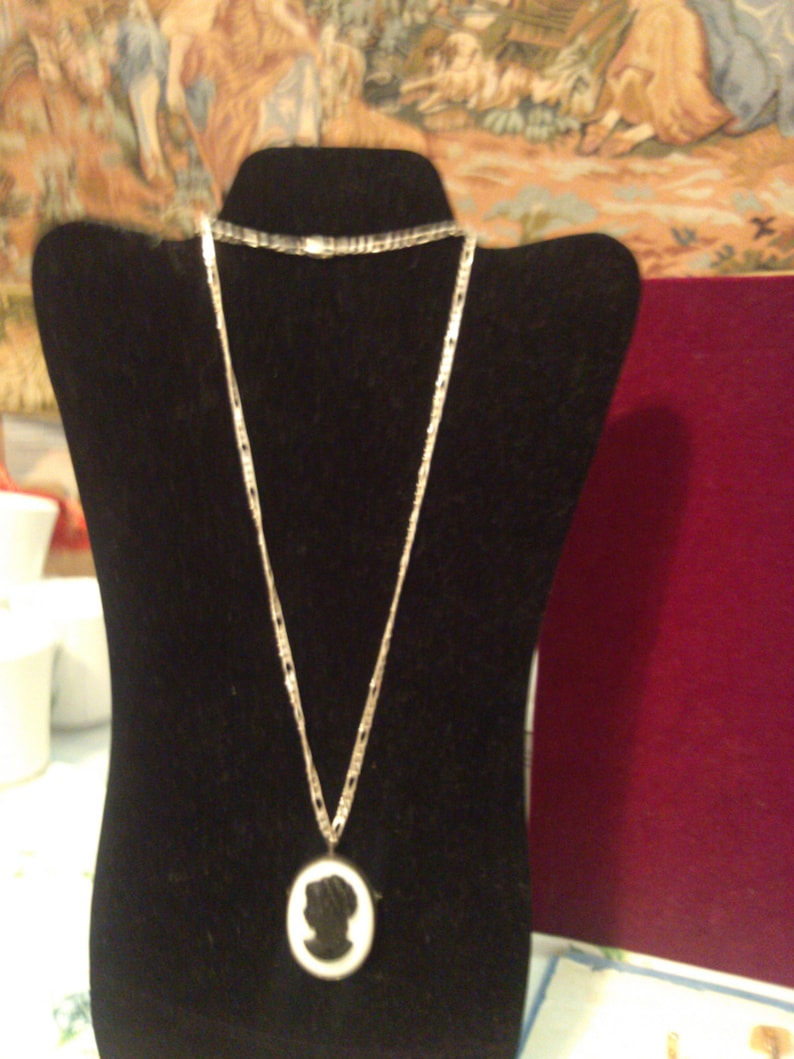 Black Caneo on Glass set in Sterling on 30 Figaro Sterling Chain both Brooch /& Necklace