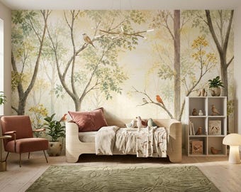Puede incluir: Una habitación con un mural de pared de un bosque con árboles y pájaros, un diván de madera clara con un cojín rosa polvoriento, un sillón a juego, una estantería blanca de seis cubos, una lámpara con forma de seta y una alfombra verde con hojas.
