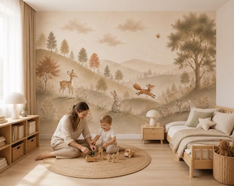 Puede incluir: Un mural de pared que presenta un paisaje forestal de tonos suaves al estilo acuarela, con colinas, árboles y animales del bosque, incluyendo un ciervo, un conejo y un zorro. La escena está representada en tonos tierra, beige y verdes.