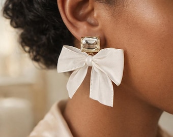 Elegante strikoorbellen met kristallen stud