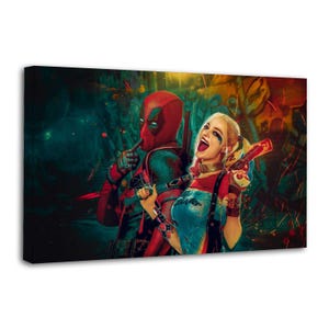 K&ouml;nnte beinhalten: Leinwanddruck mit Deadpool und Harley Quinn. Deadpool tr&auml;gt seinen rot-schwarzen Anzug und h&auml;lt eine Waffe. Harley Quinn ist in ihrem typischen Outfit und h&auml;lt einen Schl&auml;gel, lachend. Der Hintergrund ist eine Graffiti-Wand.