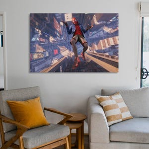 Puede incluir: Impresi&oacute;n en lienzo que representa a un superh&eacute;roe con un traje rojo y negro, suspendido sobre una ciudad. El personaje lleva una chaqueta azul, una camisa roja y pantalones cortos. La obra tiene una composici&oacute;n din&aacute;mica y orientada a la acci&oacute;n.
