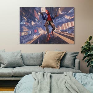 Puede incluir: Impresi&oacute;n en lienzo de un superh&eacute;roe con un traje rojo y negro, en el aire sobre una ciudad. El personaje lleva una m&aacute;scara roja, una camisa roja, una chaqueta azul y pantalones cortos marrones. El fondo presenta edificios altos y un cielo nublado.