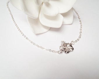 Collier délicat en argent sterling avec fleur d'hibiscus fabriqué à Hawaï