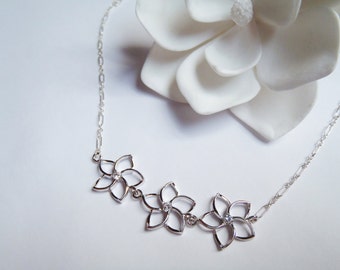 Collier chaîne délicat en argent sterling 3 fleurs de Plumeria hawaïennes en argent sterling