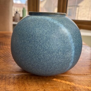 Jarrón de cerámica hecho a mano estilo Moonjar