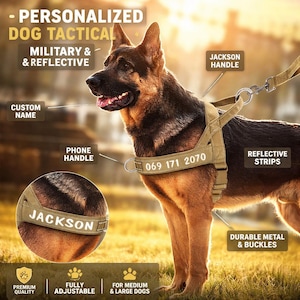 Pode incluir: Arnês para cães bege e preto com o nome "Jackson" e um número de telefone impressos. O arnês de estilo militar é refletivo e totalmente ajustável. Possui fivelas de metal duráveis e é projetado para cães médios e grandes.