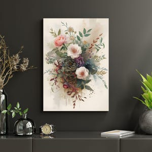 Puede incluir: Impresión en lienzo de un ramo floral de estilo acuarela. El arreglo incluye flores rosas, blancas y moradas, con follaje verde. El fondo es de color blanquecino suave y la estética general es delicada y artística.