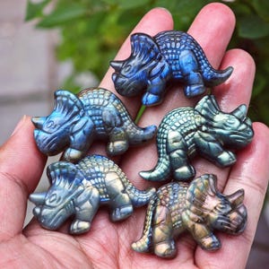 Triceratops de labradorita natural, tallado de dinosaurio de cuarzo brillante, sanación Reiki, decoración del hogar, regalos de cristal, 1 pieza
