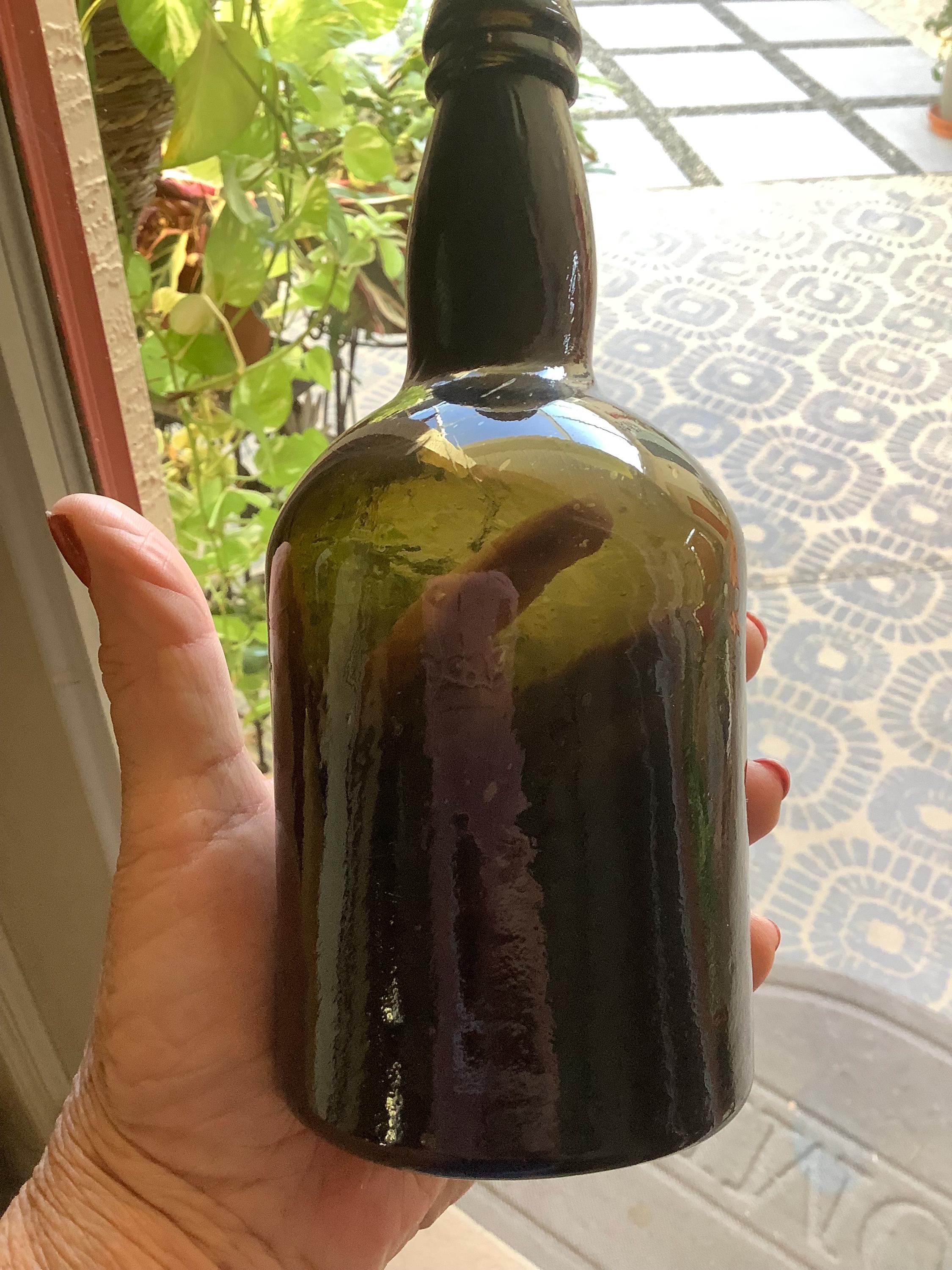 アンティークガラスのレディーレッグ型ビール瓶 2 本 ~ ブラウン